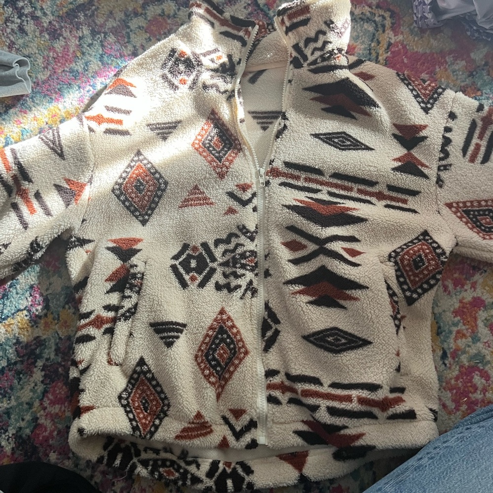 Patterned zip up jacket.